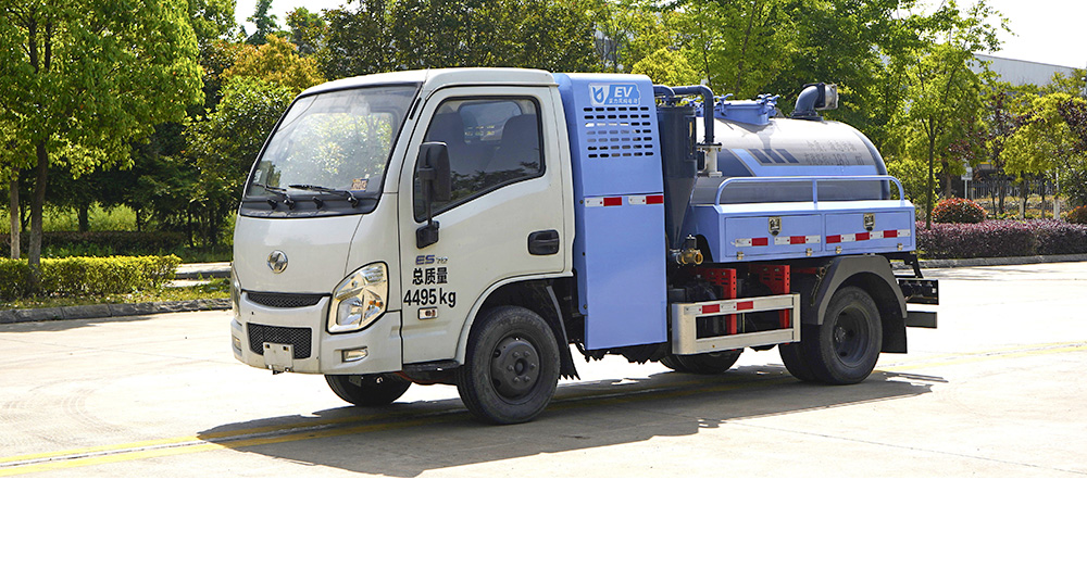 上汽跃进纯电吸粪车