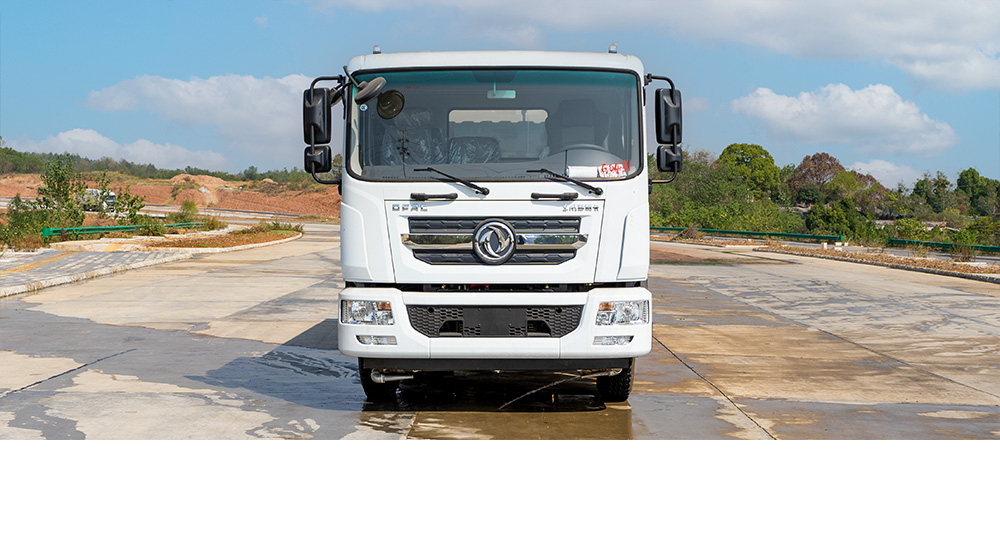 东风D9洒水车