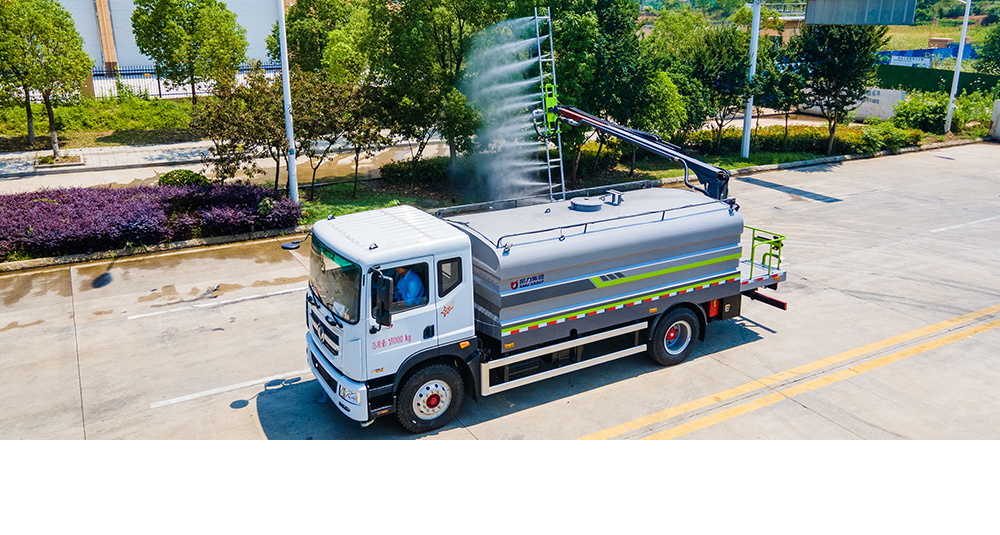 东风D9光伏清洗车