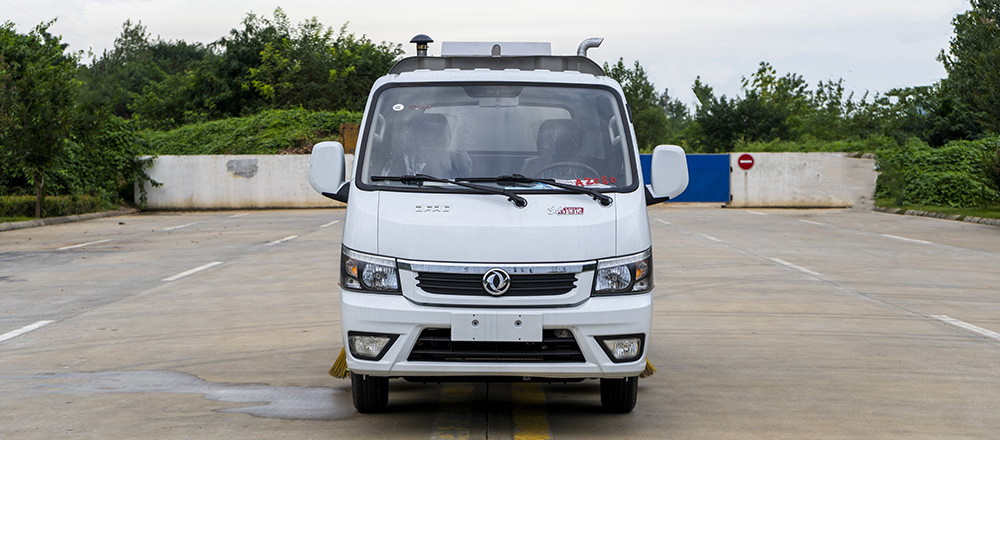 途逸扫路车